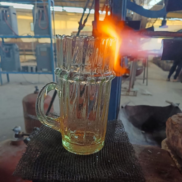 L’Artisanat du Verre Beldi : La Technique de Soufflage et Son Héritage au Maroc